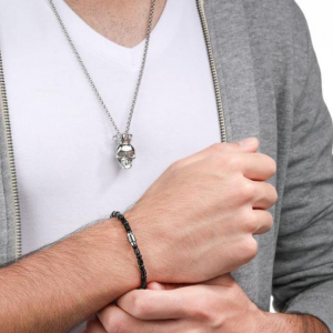PULSEIRA POLICE, AÇO